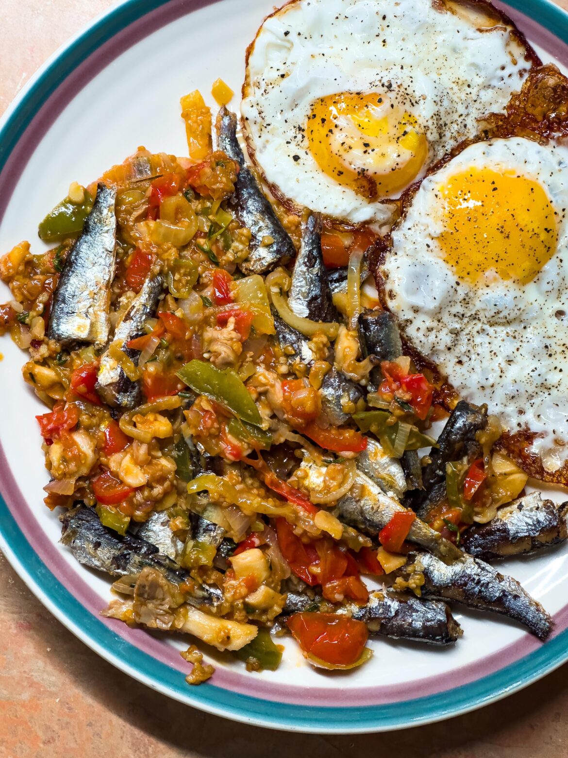 Crispy sardines with onions, tomatoes and peppers. One of my favorite ways to eat them.