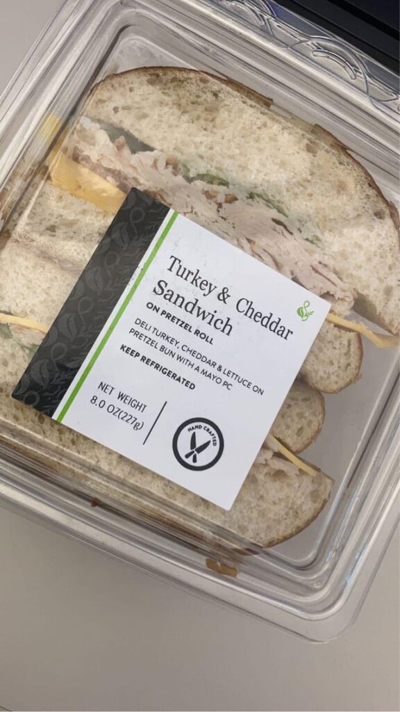 I can’t tell how many servings there are in this sandwich container—is there 1 serving (510 calories) or 2 servings (1020 calories)?