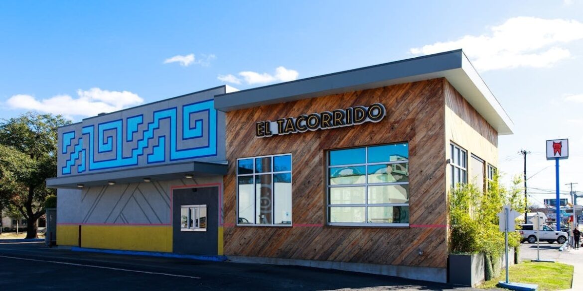 What music do they play at TacoCorrido ?