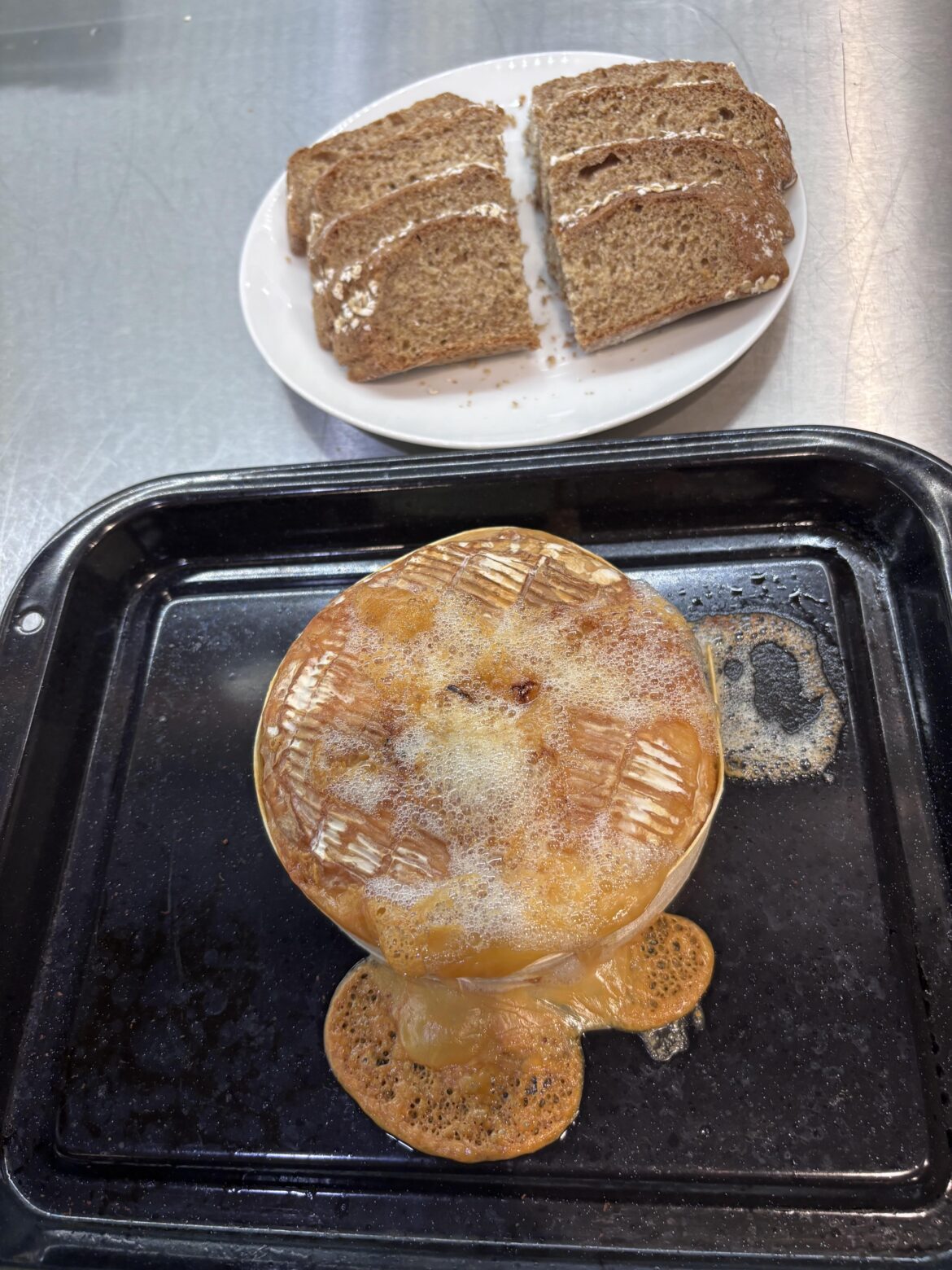 Baked camembert with soda bread