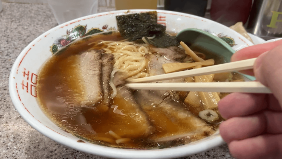 Hard to beat: Hot and steaming chukasoba flanked by Gyoza (Ramen King Koraku Honpo in Shibuya)