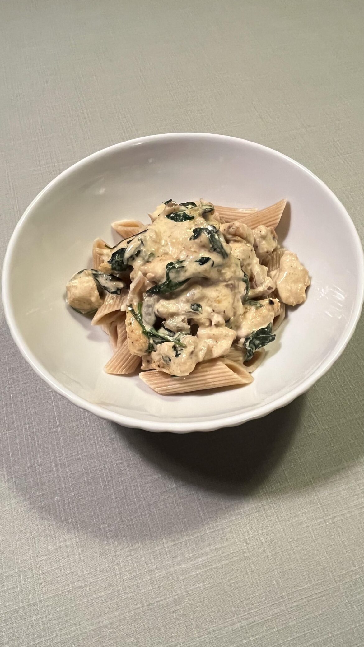Chicken in cream with spinach