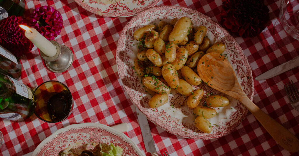 How to Host a Cozy Winter Meal