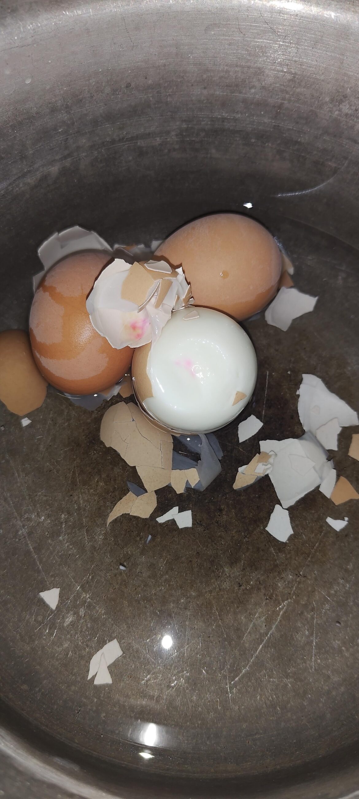 Strange pink spots on boiled egg and inside the shell