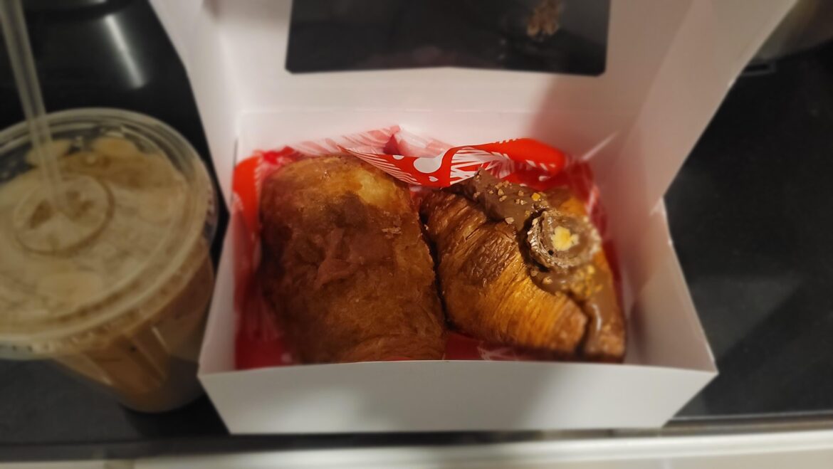 Pan Artesanal is open today