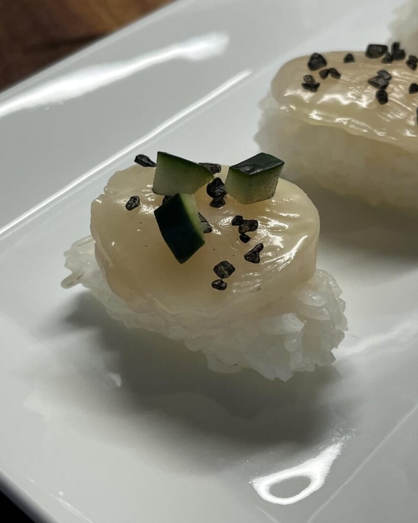 scallop (123f) slices on sushi rice