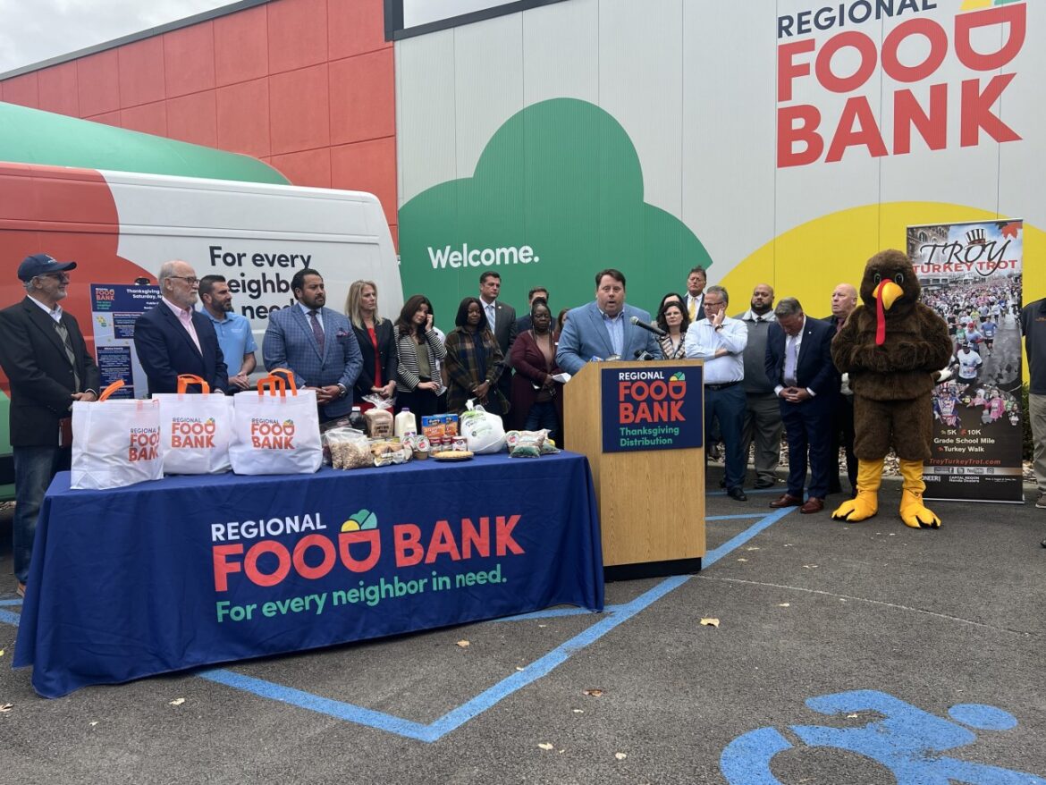 Regional Food Bank’s final efforts before Thanksgiving food drive Regional Food Bank's final efforts before Thanksgiving food drive