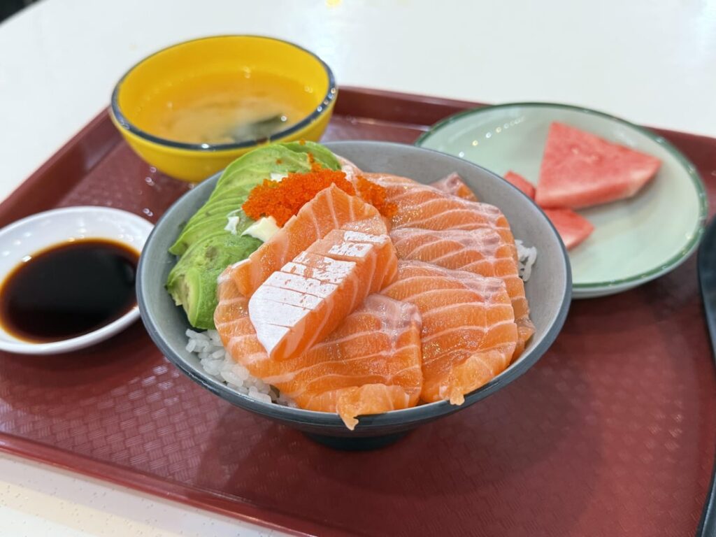 Hawker Centre Sashimi Bowl (SGD11.9/USD8.8)