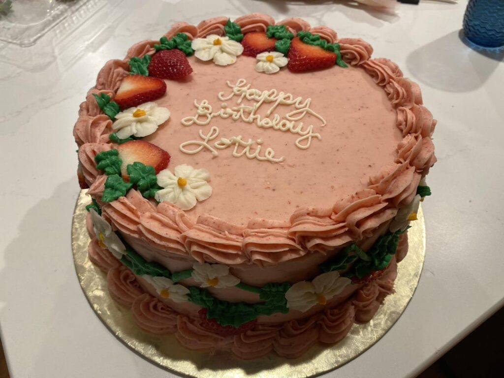 Improved my piping and cake texture thanks to feedback from this group 🍓❤️