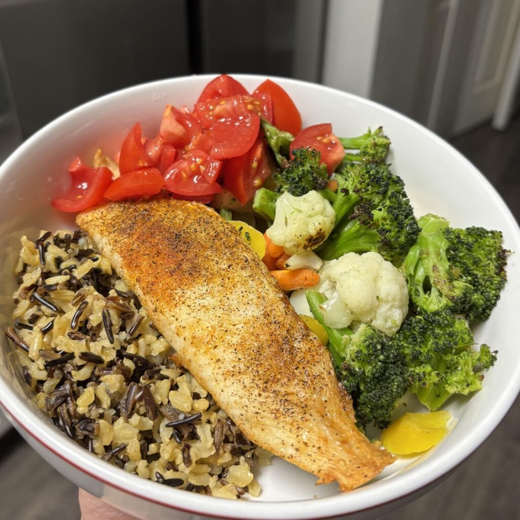 Dinner!🐟🥦🍅 283cal