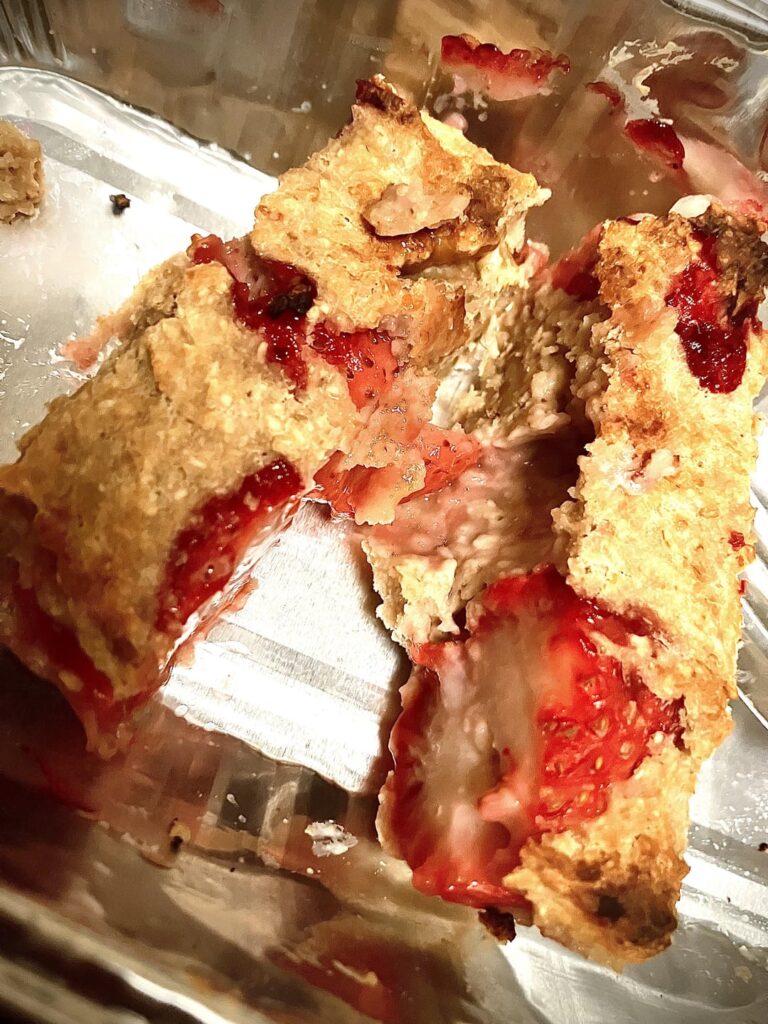 Strawberry oatmeal pound cake🍓 ー52 calories per slice, no egg