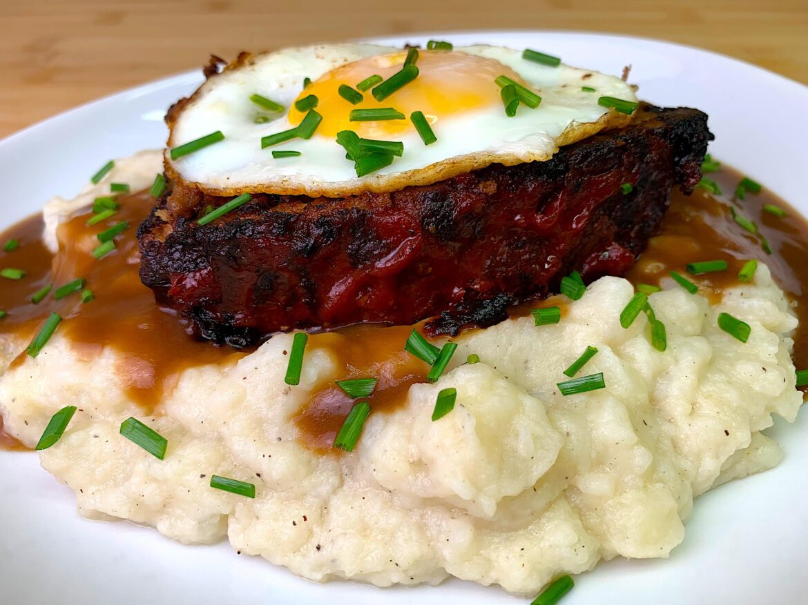 Leftover Fried Meatloaf with Mash and Gravy