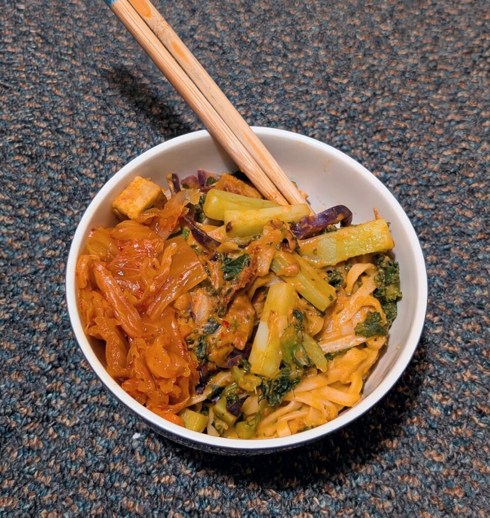 Noodles with tempeh and veg