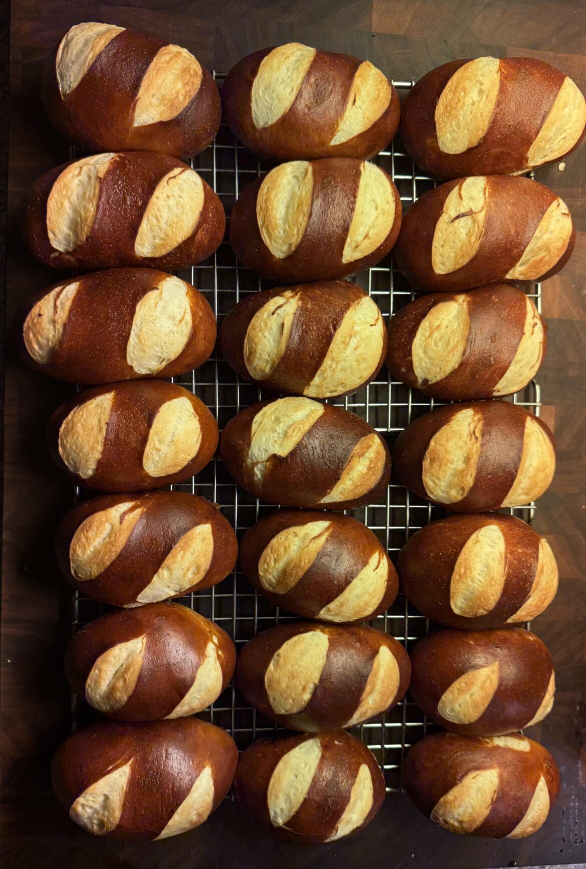 Freakin‘ Pretzel Rolls!