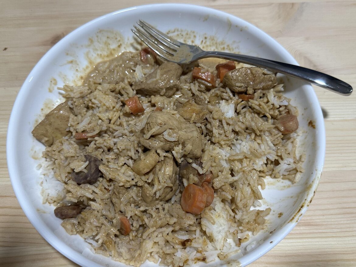 White 22 year old makes world’s beigest chicken tikka masala