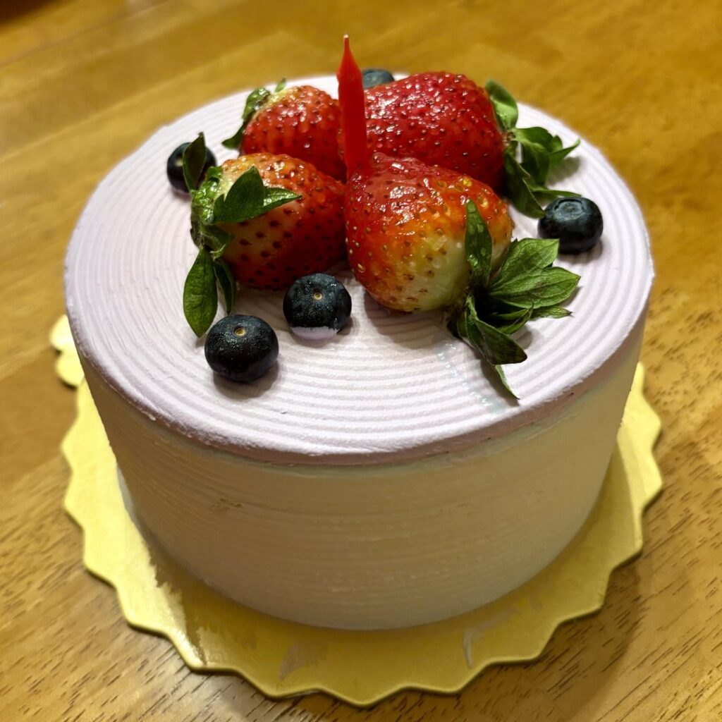 How many calories in this entire 6 inch cake?