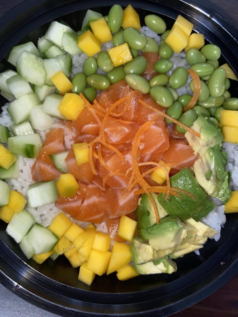 Our usual hot dog spot was closed today, so salmon poke bowl it is✨