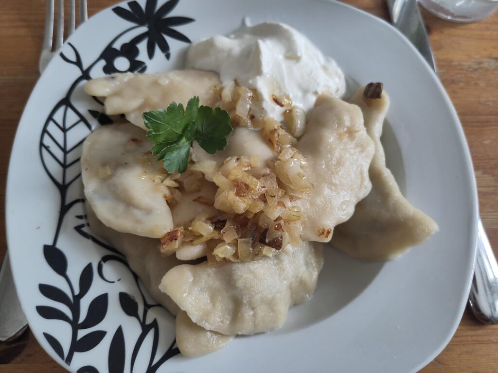 Ukrainian Varenyky with mushrooms, a lot tastier than flowers — вареники з грибами