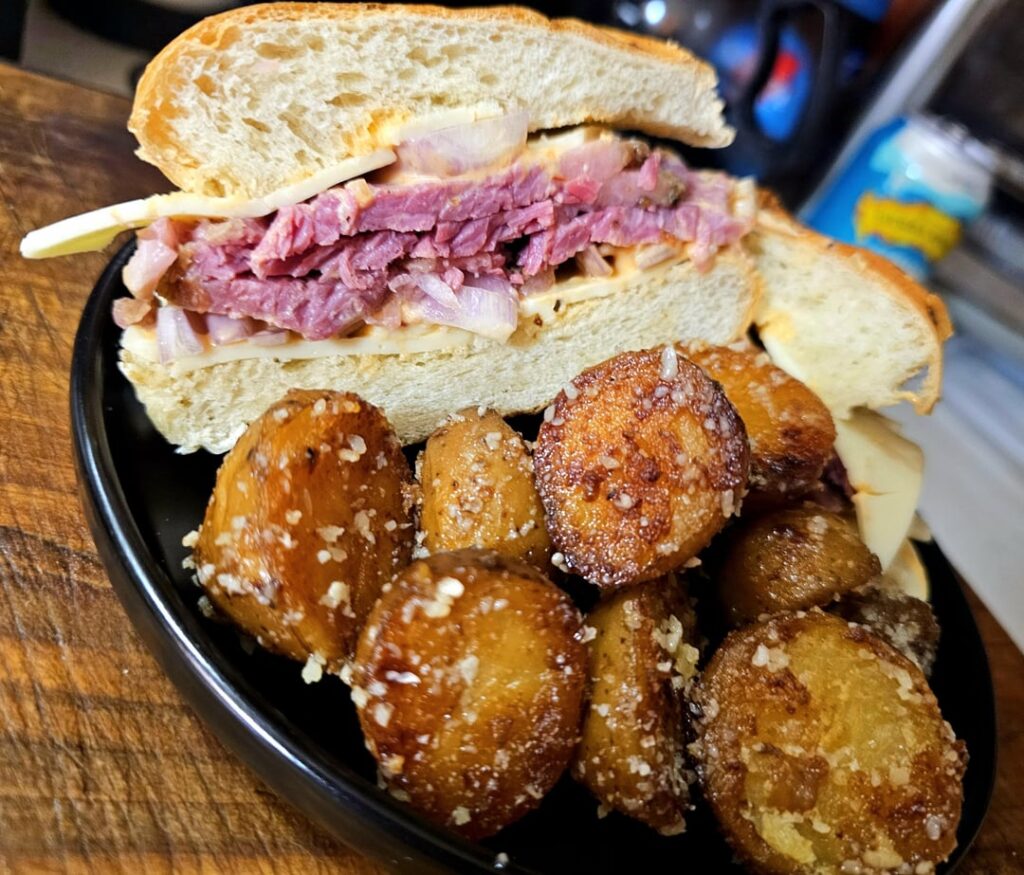 Corned Beef Sandwich w/ Potatoes Corned Beef Sandwich w/ Potatoes