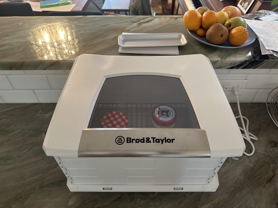 My auntie gifted me a proofing box. Looking forward to fast bulk fermentation during the winter !