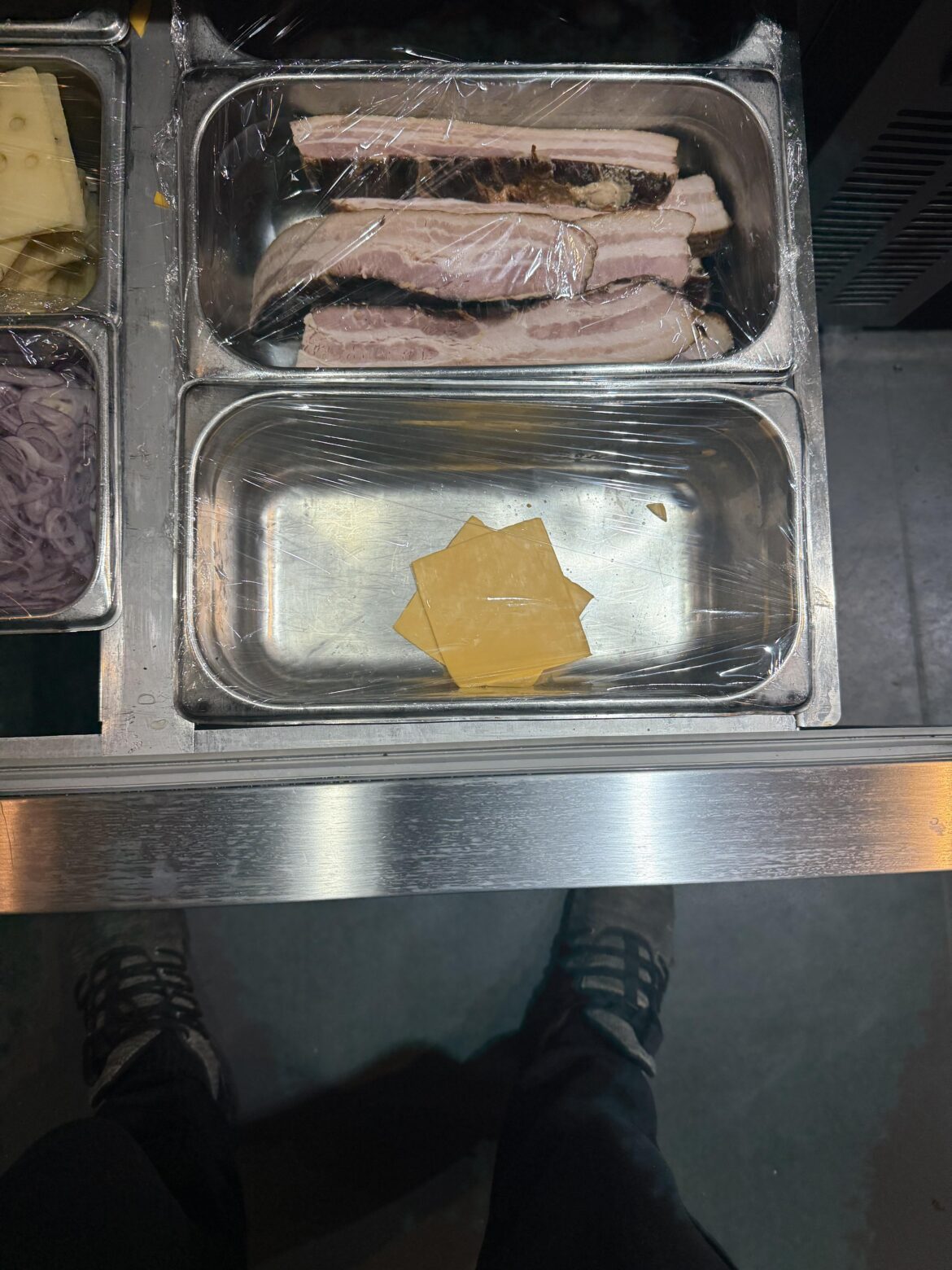 People who close like this, why?