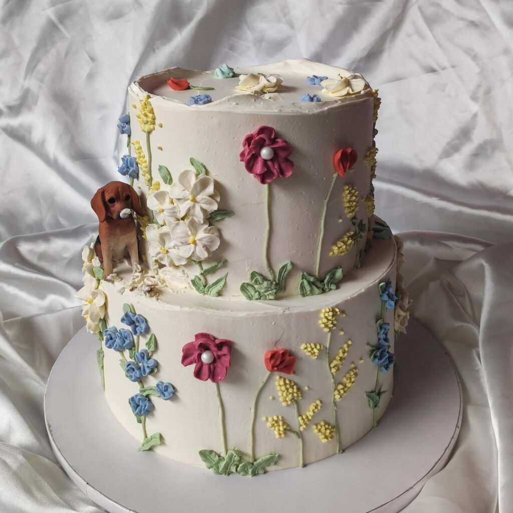 wildflowers inspired wedding cake with a doggo on the side 🐶🪻