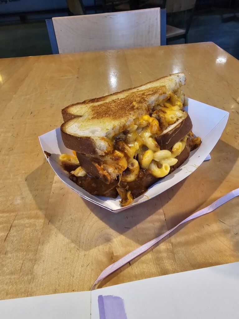 Mac and chili sandwich