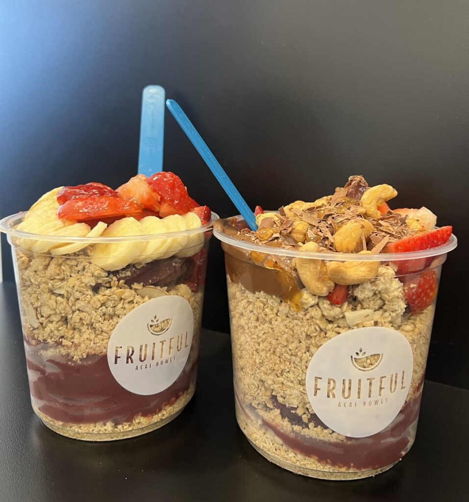 first açaí bowl ever (right hand side)…is 600cal a fair guess?