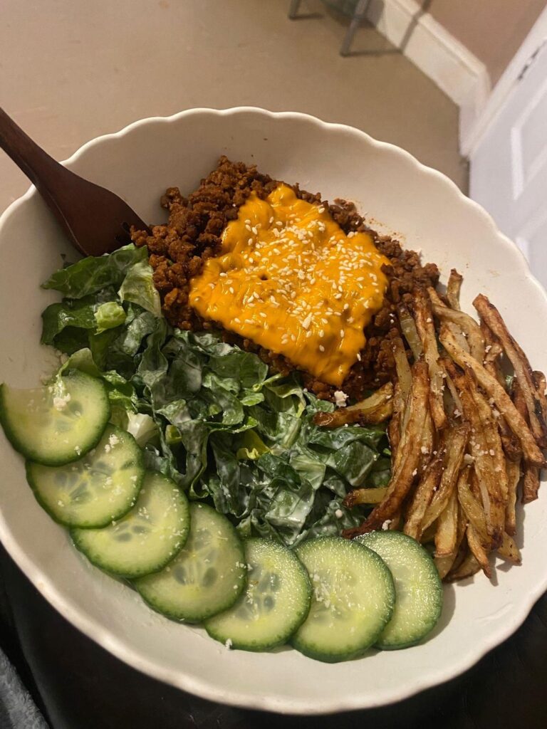 Burger bowl 2.0 with somehow less calories :D 463 cals  🍔✨