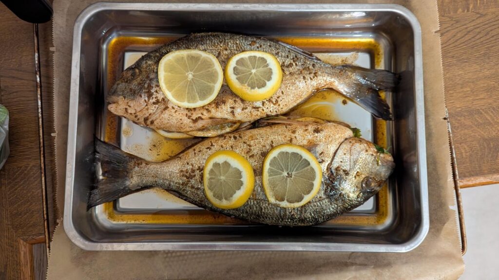 Sea bream with grilled green peppers, potatoes and Mojo queso