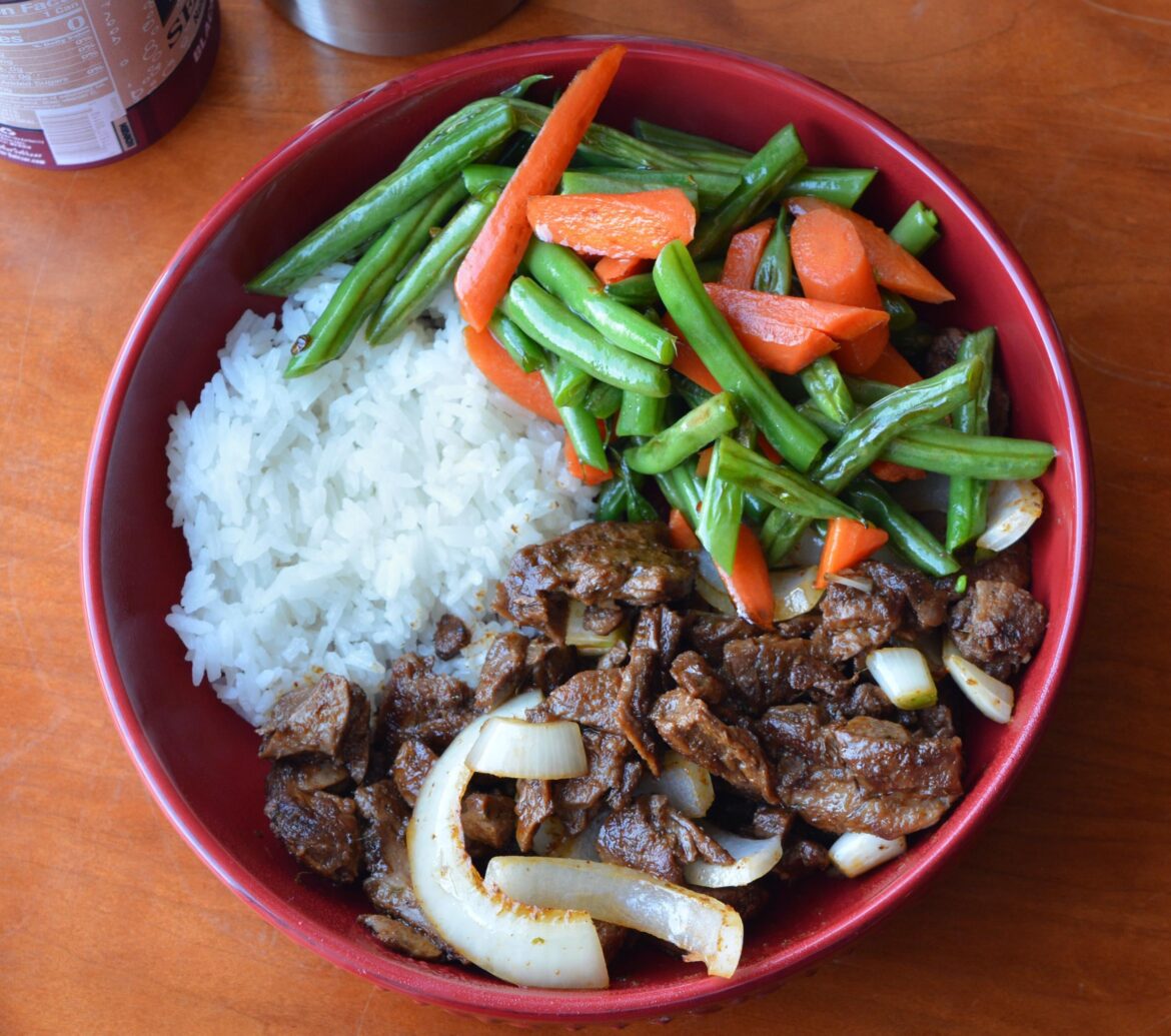 415 cal, 26 g protein. Indonesian Rendang beefless curry with rice and veg. I love dry curries because they are lower calories.