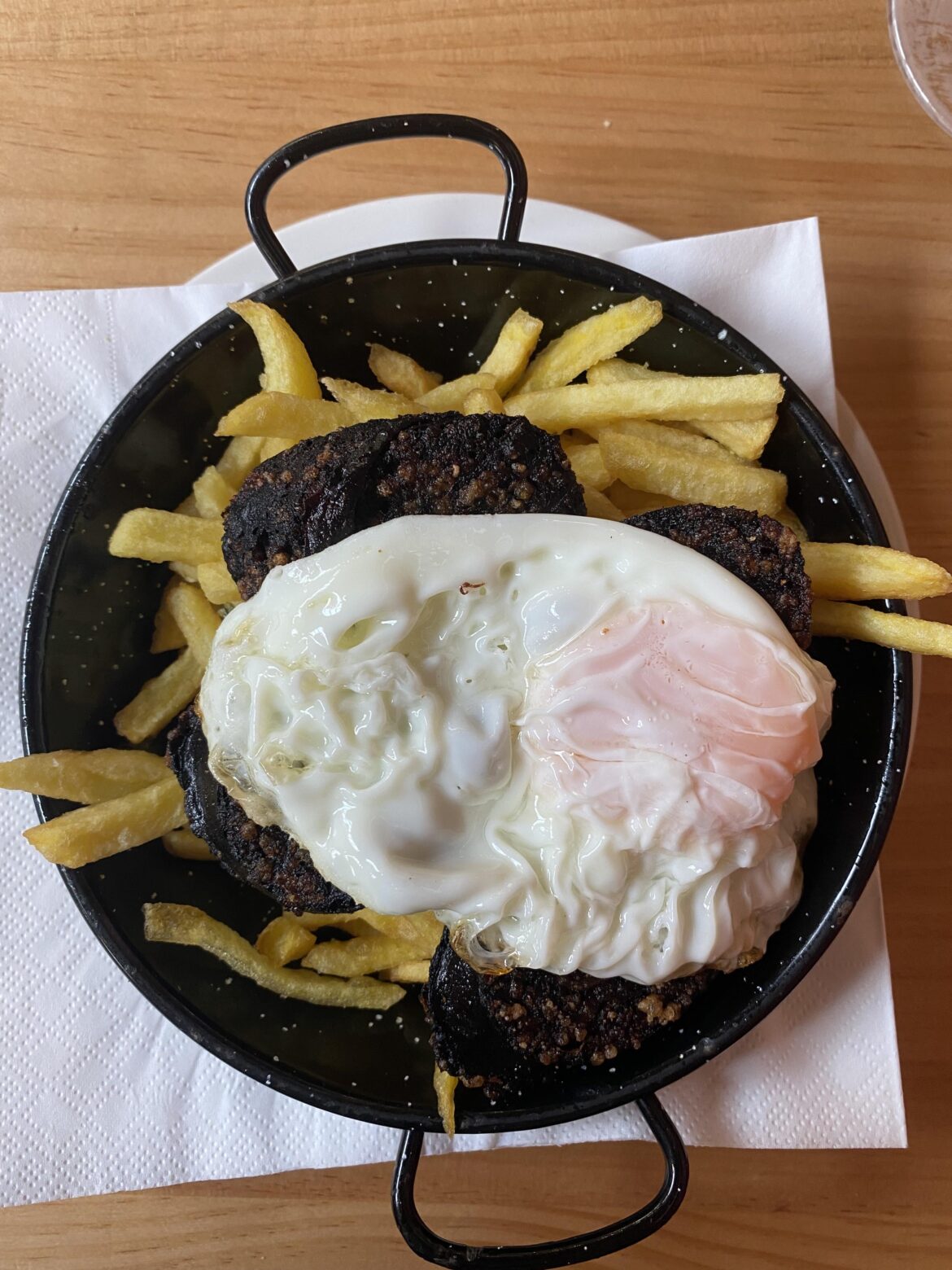 “Mini sarten” …fires with morcilla and an egg on top lol