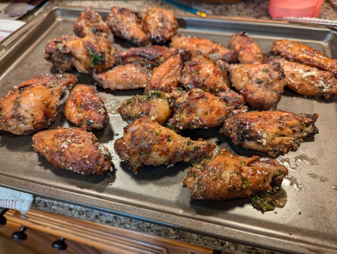 Smoked garlic and parmesan wings to test out the new felt seals for the green egg!