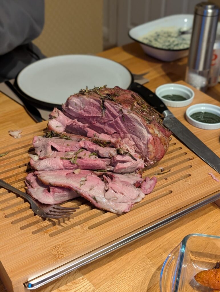 Roasted leg of lamb (boneless)