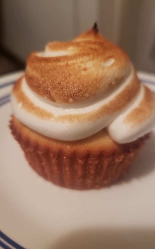Lemon Meringue Cupcakes (+ the money shot)