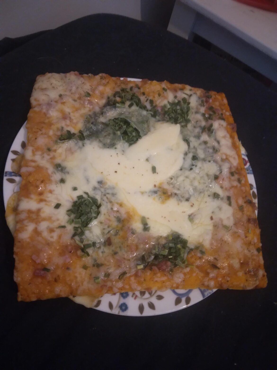 I just ordered pizza from Finland and it was something called sipuli ja juusto ja liha. What does that mean and was the Cook named steve