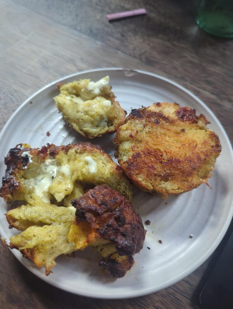 Calorie/macro estimate for this cheese, pesto, and sundried tomato pull-apart? Toasted & with butter