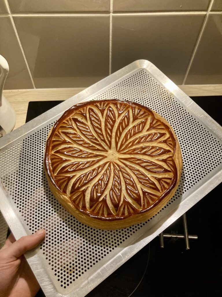 Less regular than my previous attempts, but still incredibly tasty 👑