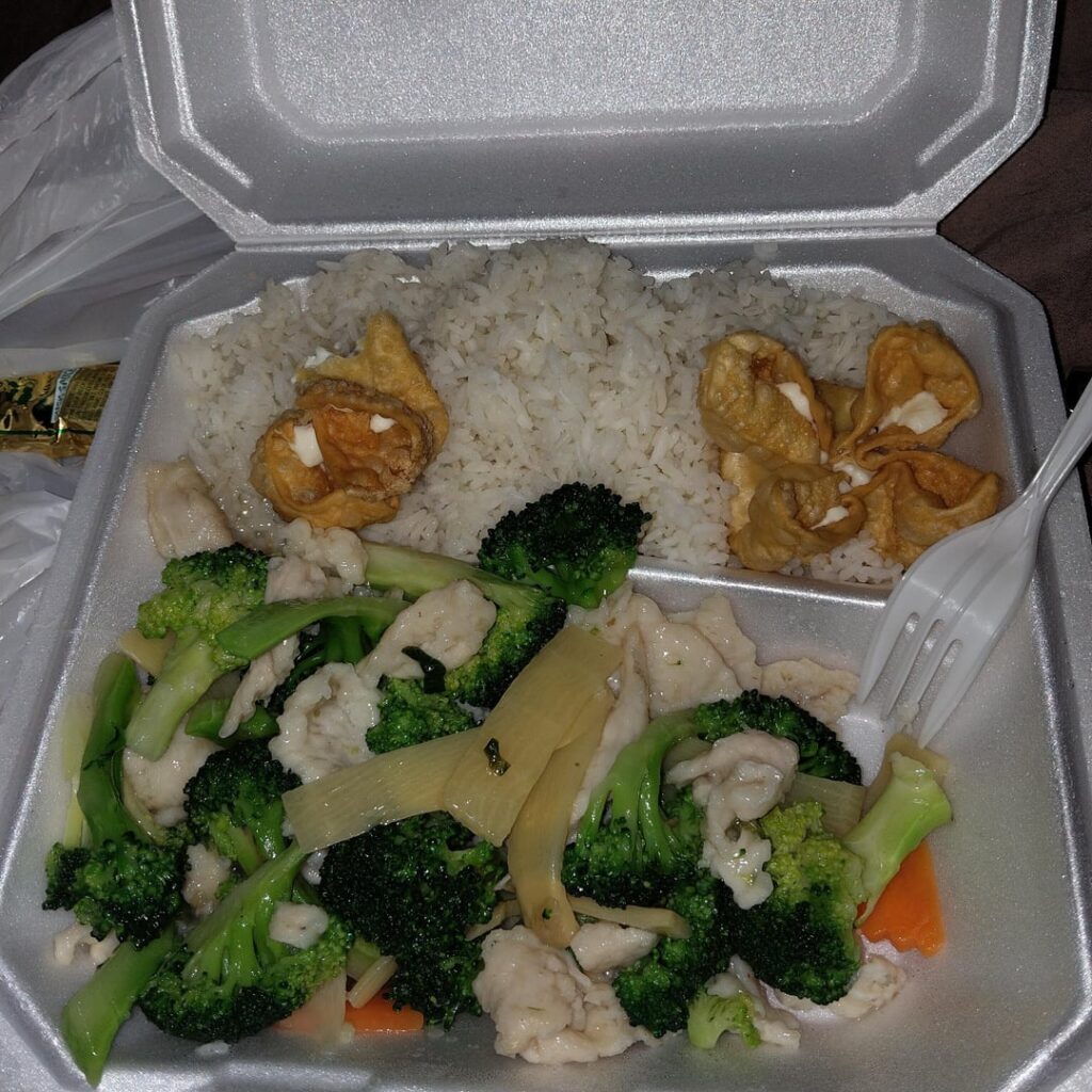 Chicken and Broccoli with crab Rangoon and steamed rice (: