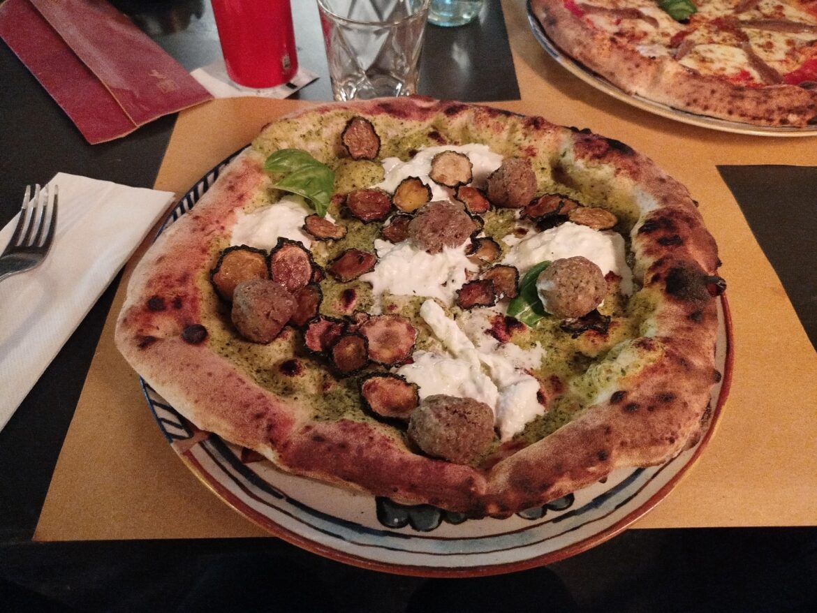 Zucchini cream, meatballs and stracciatella