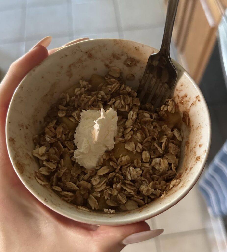 Microwave apple crisp! 🍎🥧