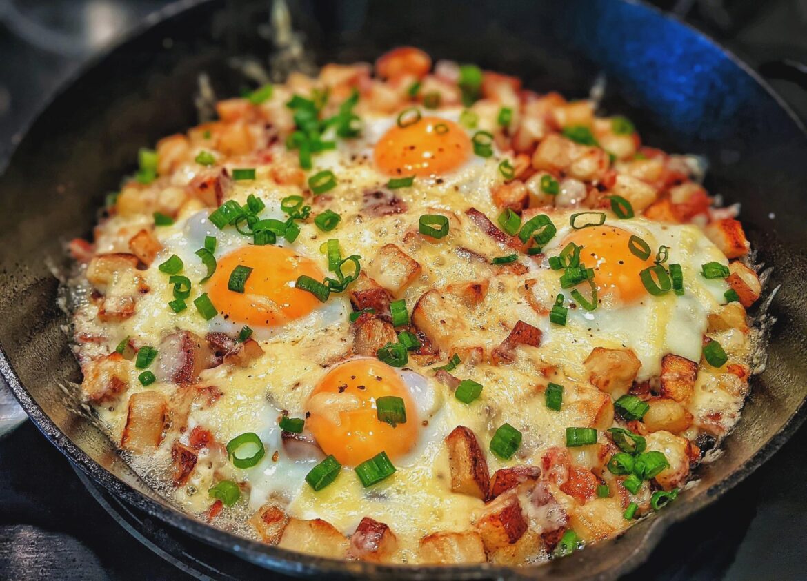 [Homemade] Breakfast Hash w/Fontina