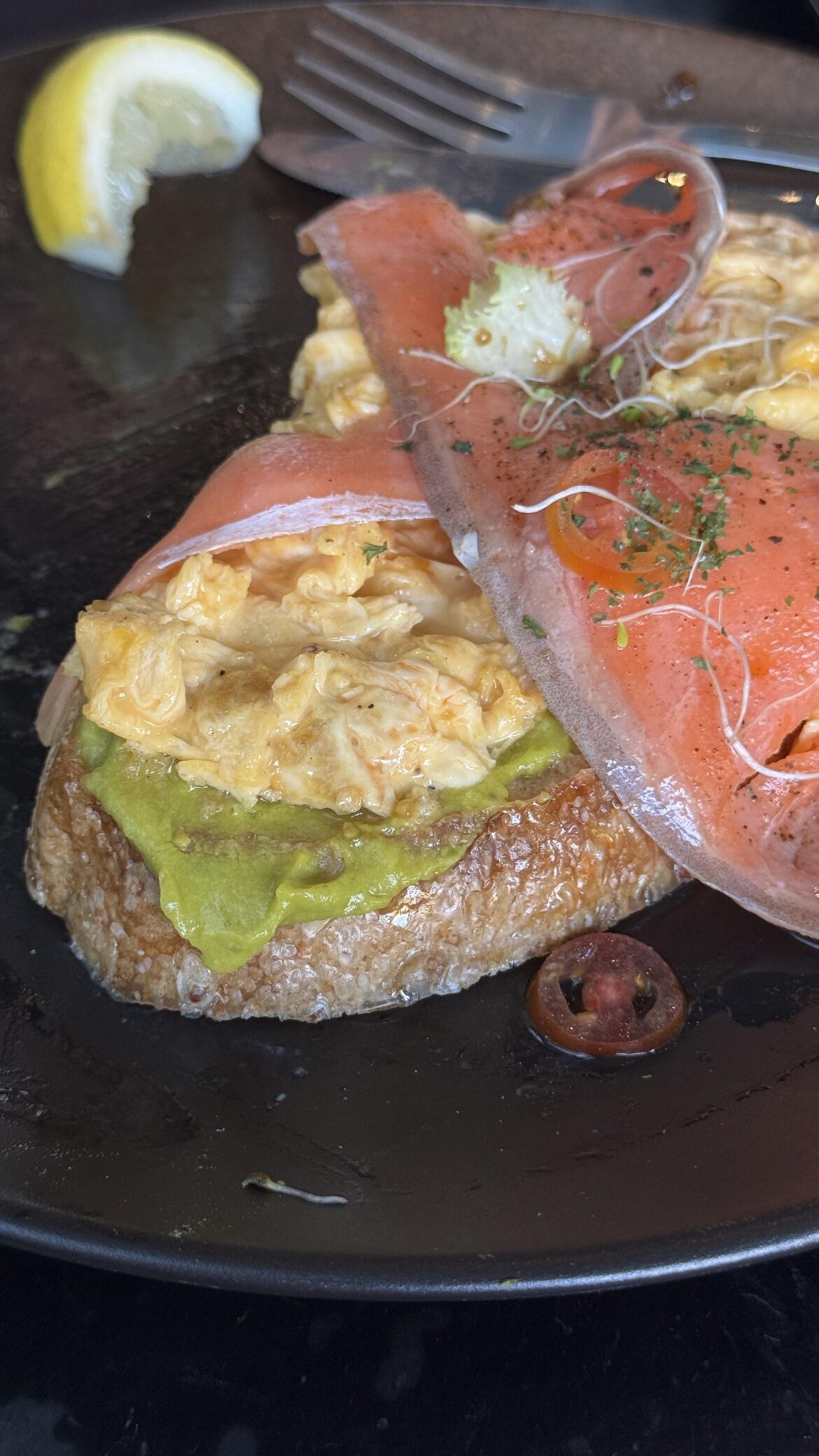 If you had to eat only one breakfast for the rest of your life, what would it be? I think I’d choose this toast with avocado, scrambled eggs, and salmon. 😍