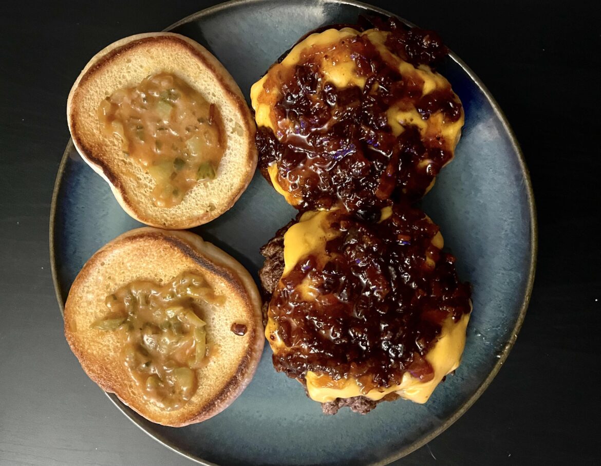 Cheeseburger with bacon jam