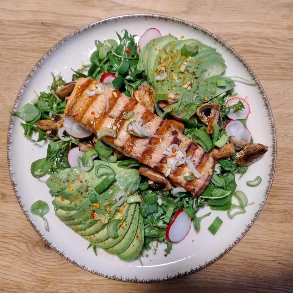 Grilled salmon on salad