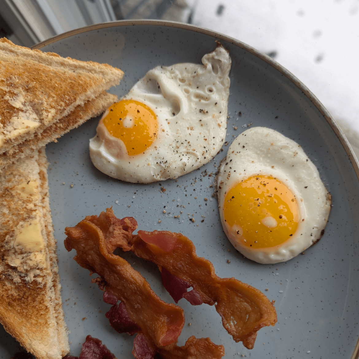 Sunnyside Up Eggs – fine mesh strainer? Sunnyside Up Eggs - fine mesh strainer?