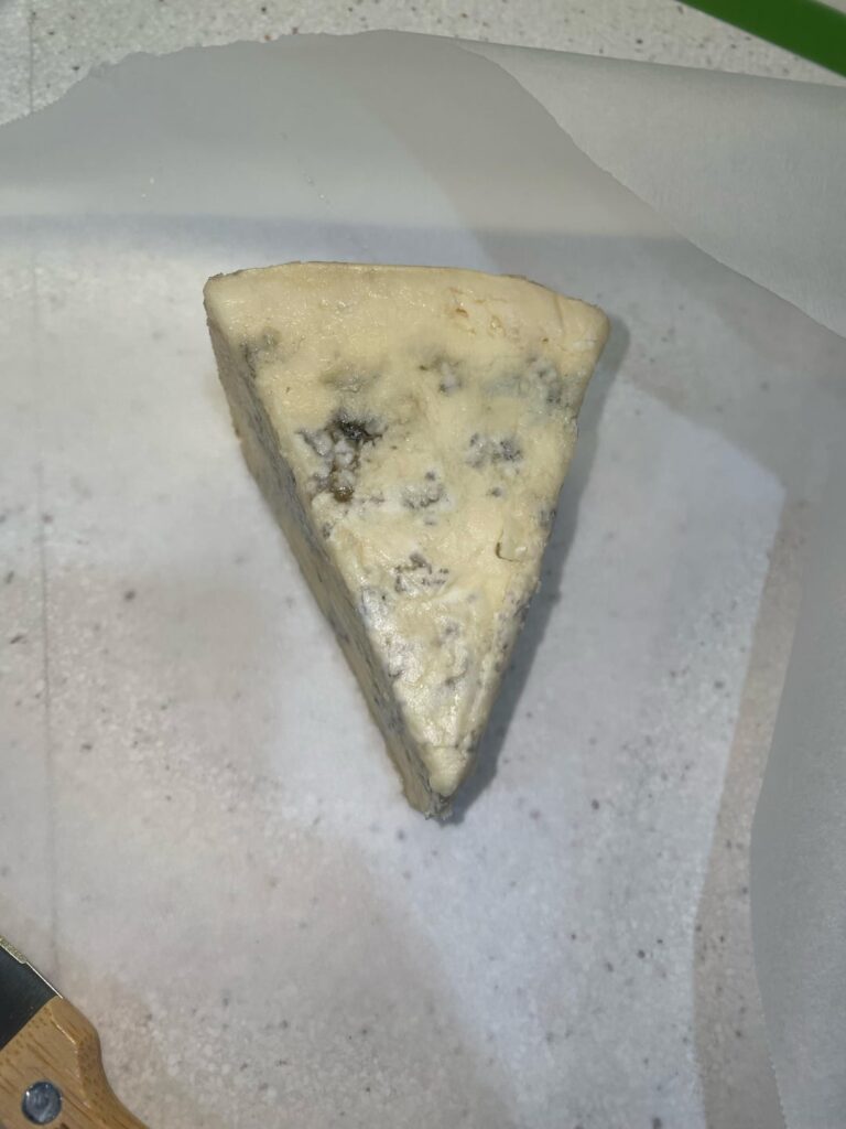 First time having blue cheese need help knowing if it’s safe to consume