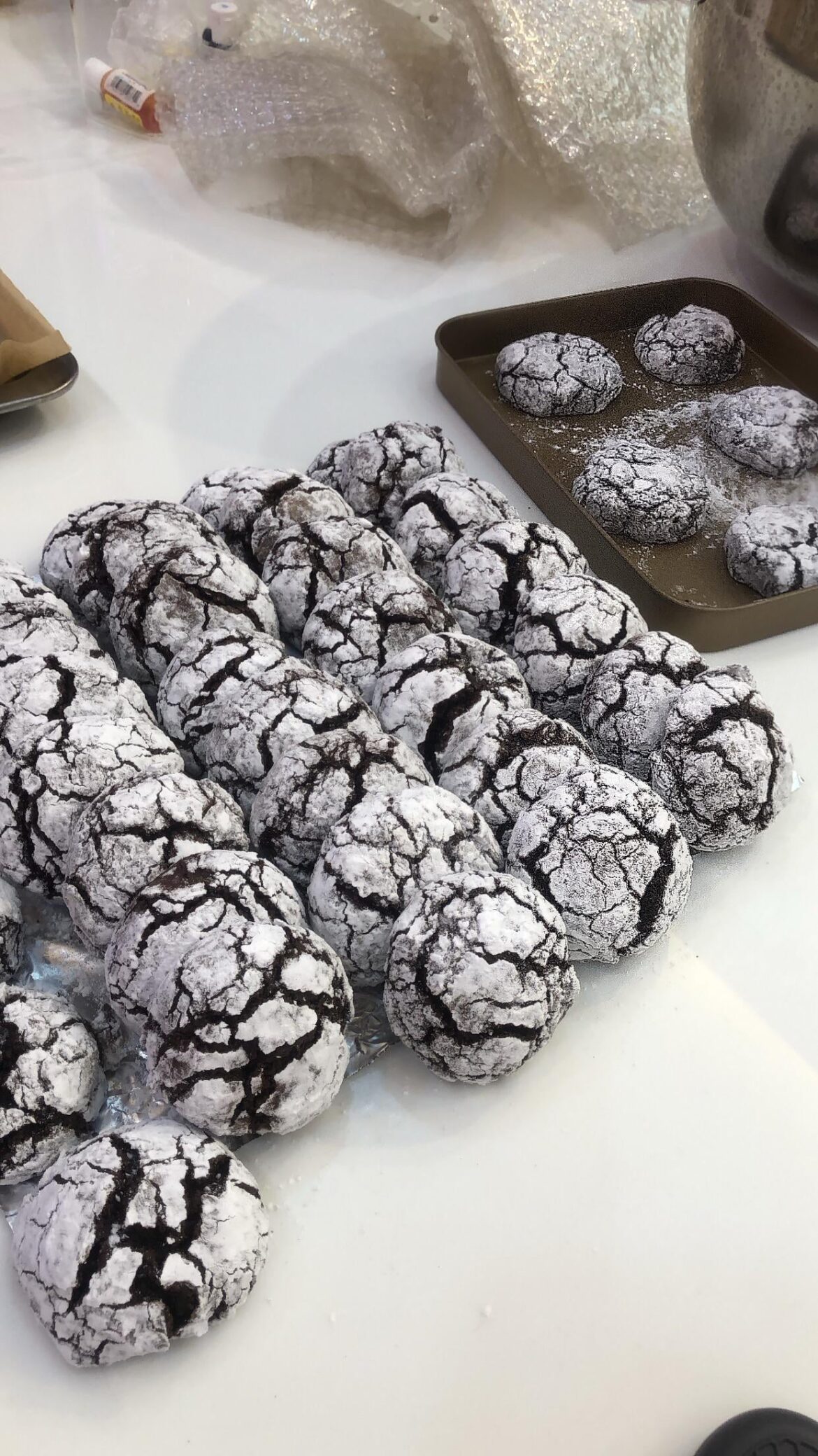 made two batches of crinkles for my friend who just passed her board exams :]