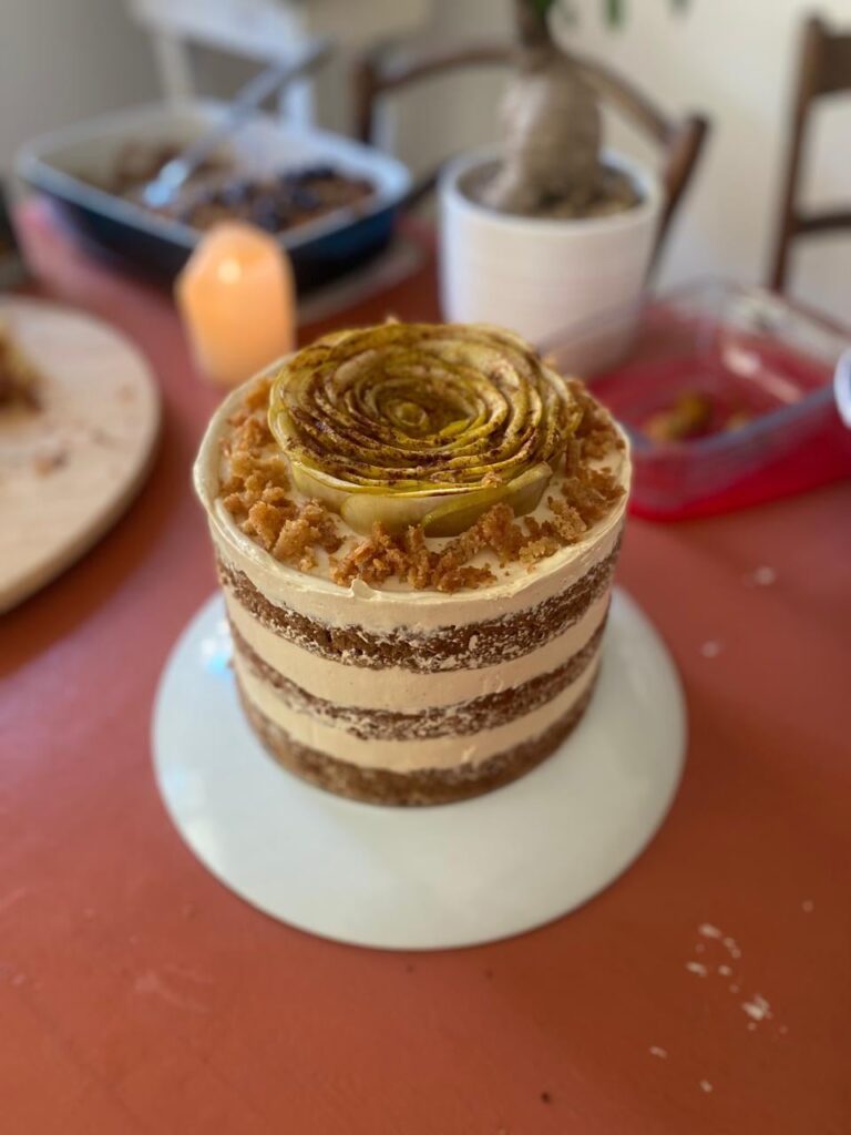 So proud of this apple crumble cake (plant-based)!
