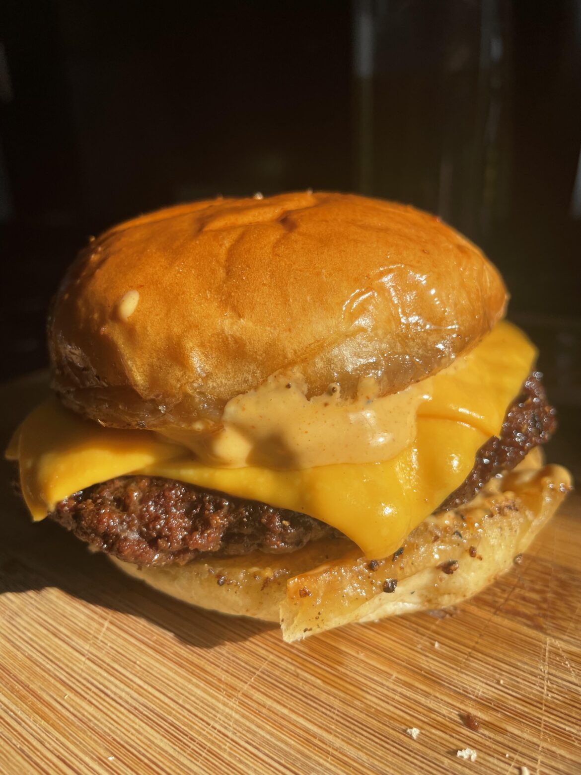 Cheeseburger w/ homemade sauce